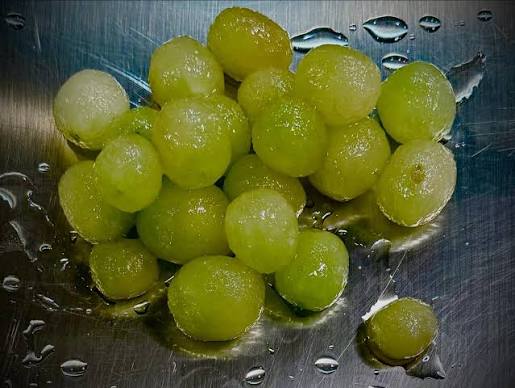 Peeled grapes